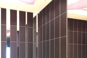 Servicio Express de Cortado, Armado e Instalación de Paredes Separadoras Móviles en Melamina de 15' con Ruedas, con Instalación de riel en el techo  Aluminio Incluye Accesorios